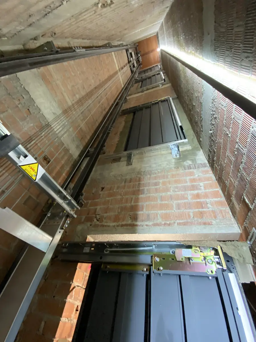 Instalación de ascensor en edificio