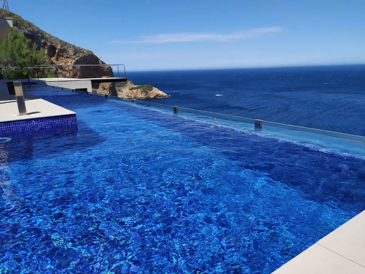 Construcciones Tovar piscinas modernas en Girona